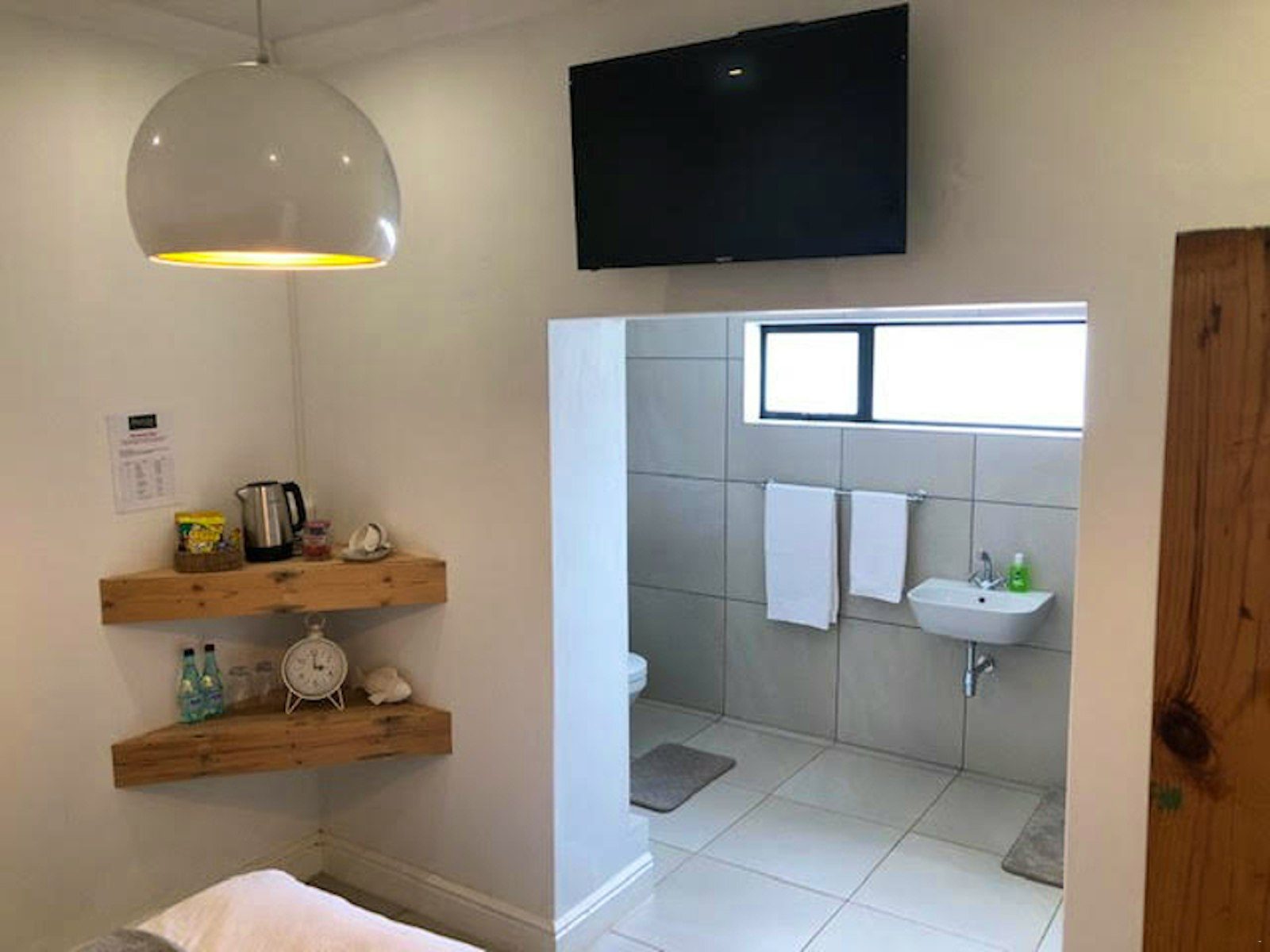 Room with TV and en-suite bathroom